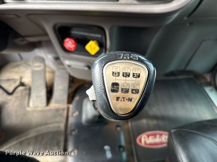 image for item DM5745 2023 Peterbilt 389 semi truck