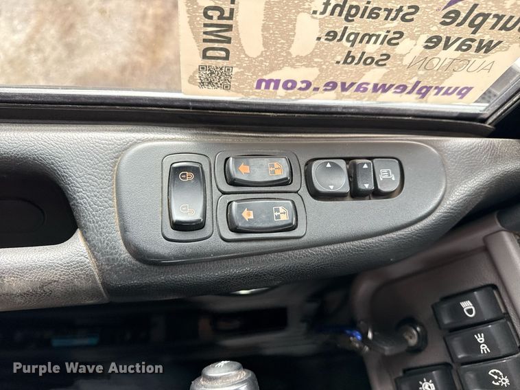 image for item DM5745 2023 Peterbilt 389 semi truck