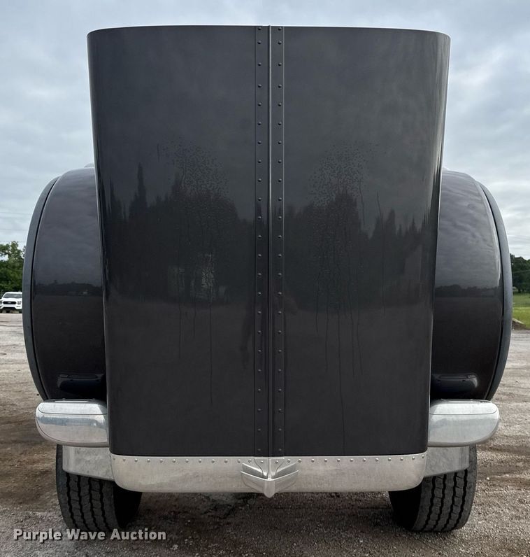 image for item DM5745 2023 Peterbilt 389 semi truck