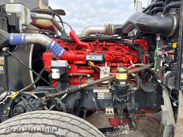 image for item DM5745 2023 Peterbilt 389 semi truck