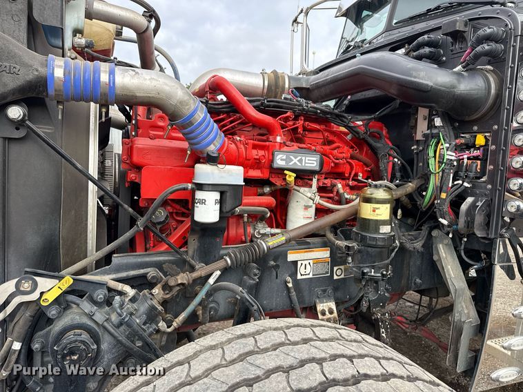 image for item DM5745 2023 Peterbilt 389 semi truck