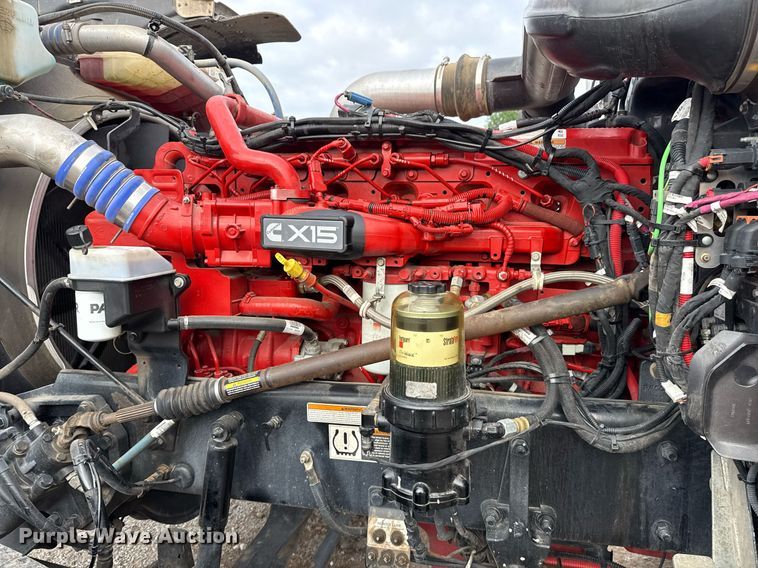 image for item DM5745 2023 Peterbilt 389 semi truck