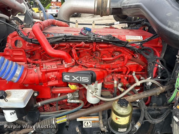 image for item DM5745 2023 Peterbilt 389 semi truck