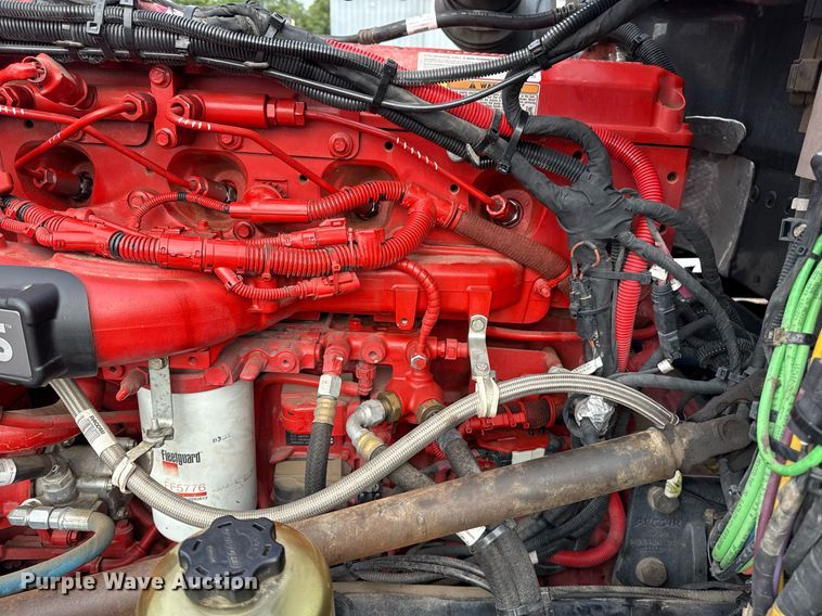 image for item DM5745 2023 Peterbilt 389 semi truck