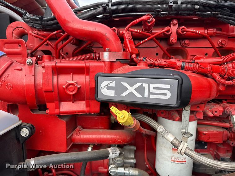 image for item DM5745 2023 Peterbilt 389 semi truck