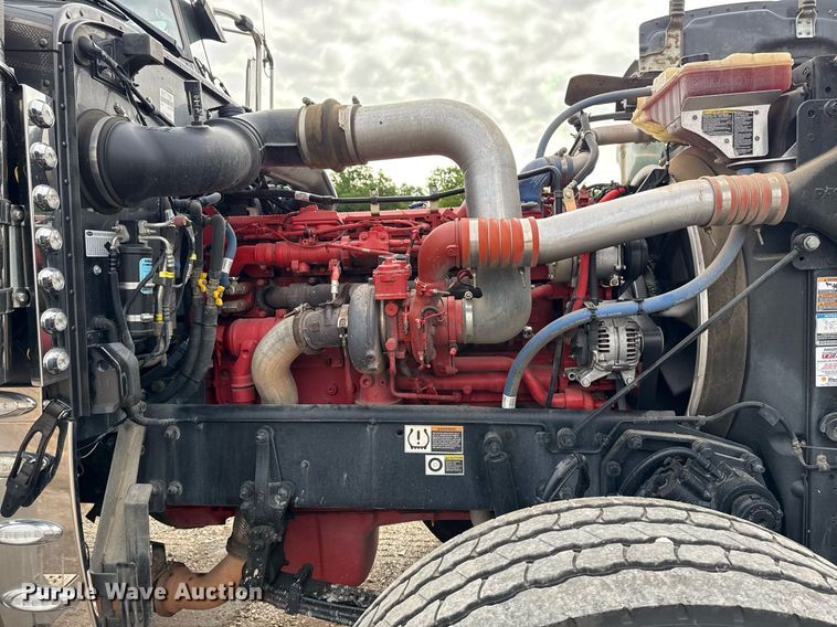 image for item DM5745 2023 Peterbilt 389 semi truck