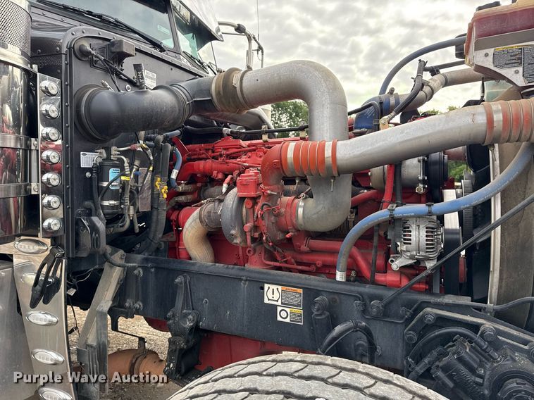 image for item DM5745 2023 Peterbilt 389 semi truck