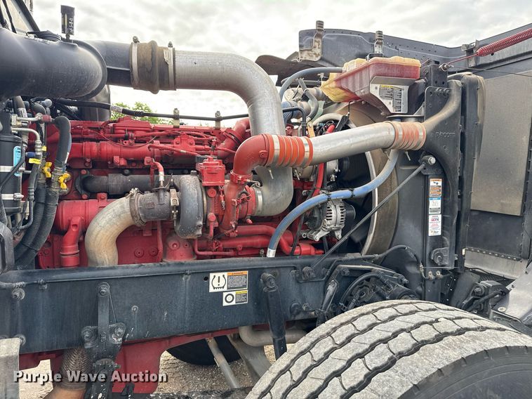 image for item DM5745 2023 Peterbilt 389 semi truck