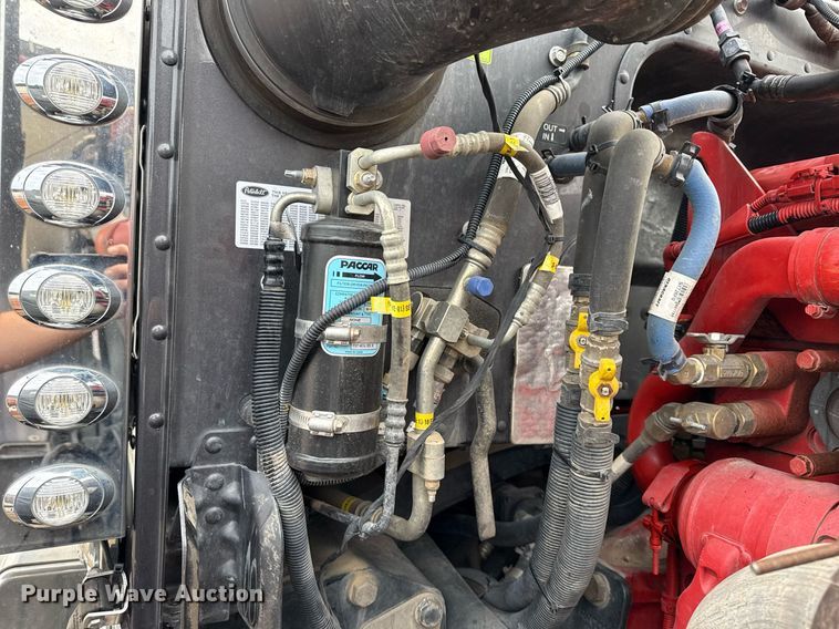 image for item DM5745 2023 Peterbilt 389 semi truck