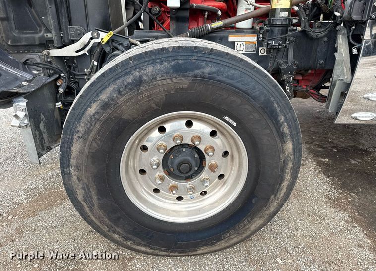 image for item DM5745 2023 Peterbilt 389 semi truck