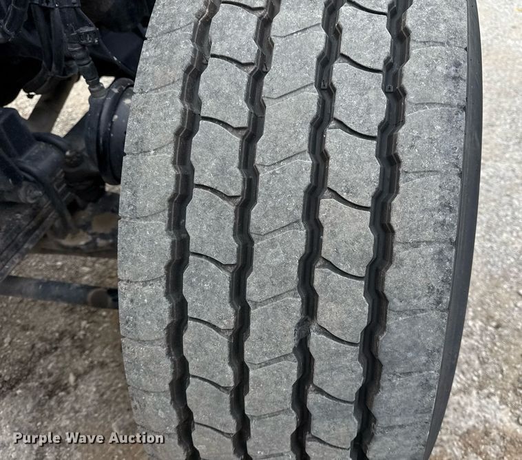 image for item DM5745 2023 Peterbilt 389 semi truck