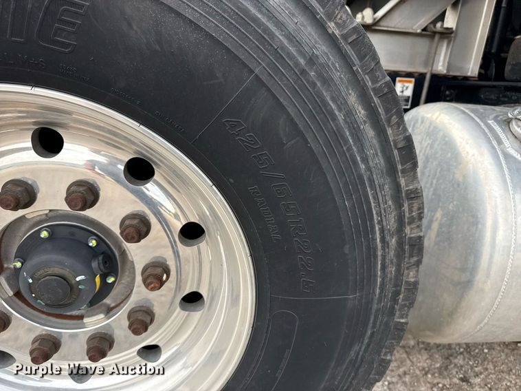 image for item DM5745 2023 Peterbilt 389 semi truck