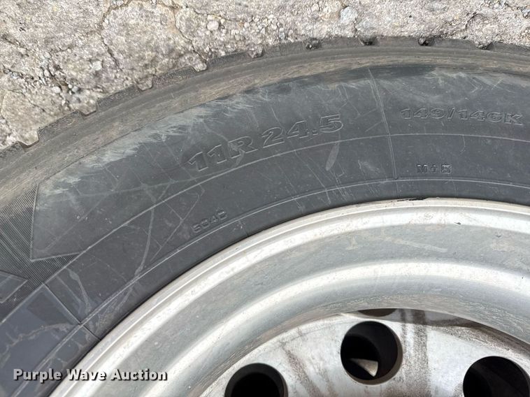 image for item DM5745 2023 Peterbilt 389 semi truck