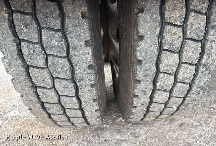 image for item DM5745 2023 Peterbilt 389 semi truck