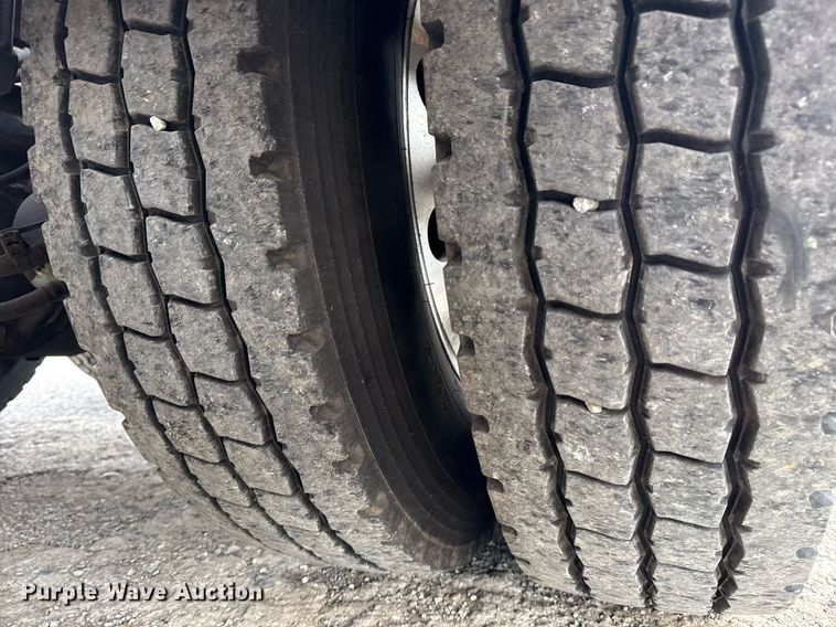 image for item DM5745 2023 Peterbilt 389 semi truck