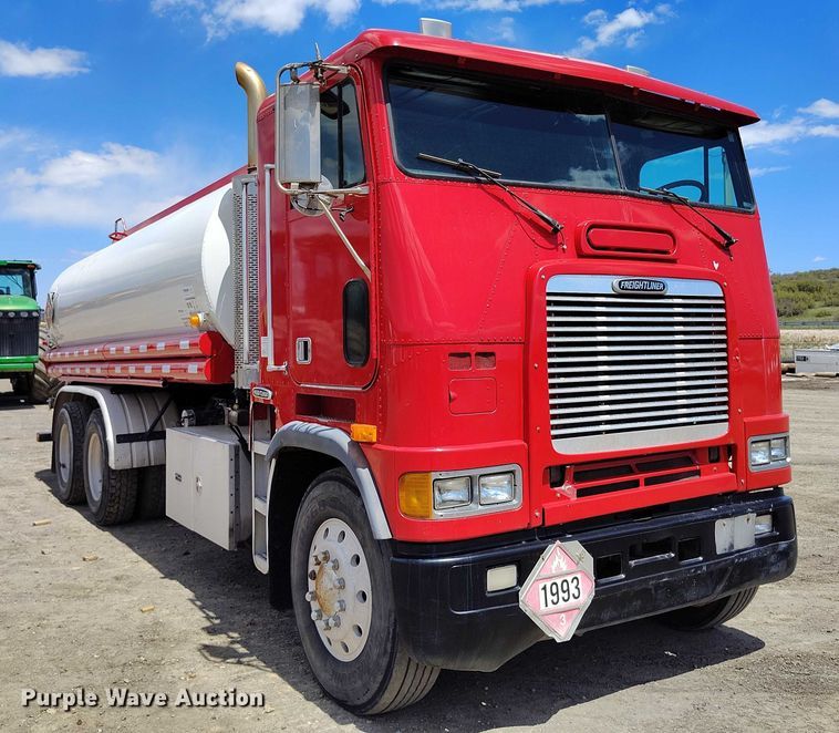 image for item DP4943 1997 Freightliner  FLB fuel truck