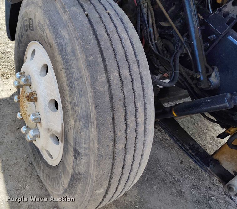 image for item DP4943 1997 Freightliner  FLB fuel truck