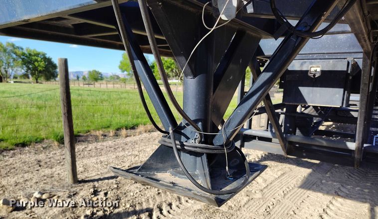 image for item DP4944 2019 Sun Country car carrier