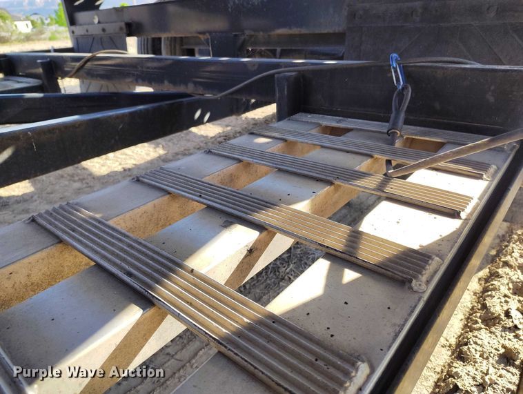 image for item DP4944 2019 Sun Country car carrier