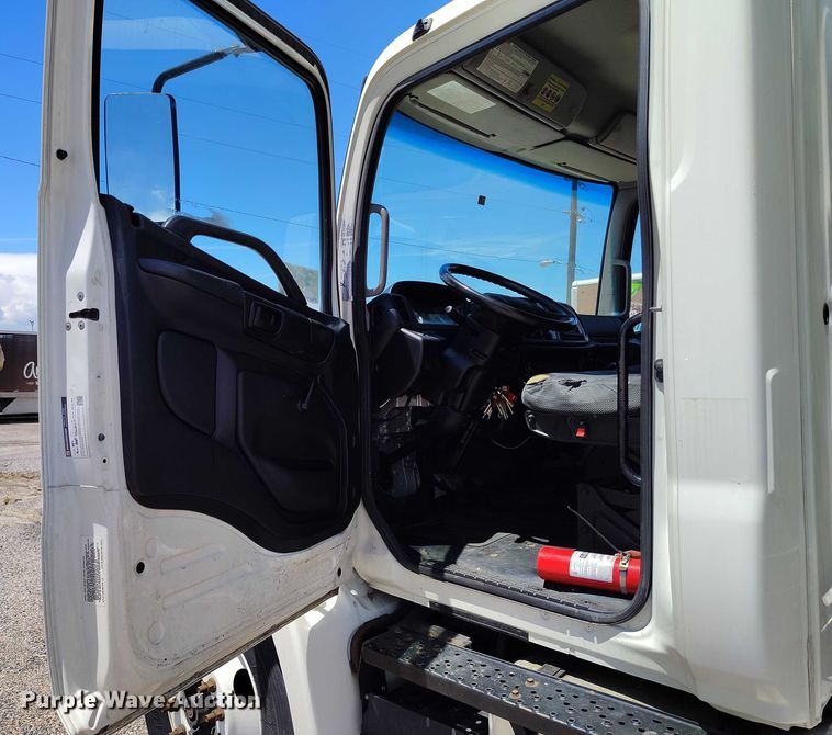 image for item DP4982 2014 Hino 268 box truck