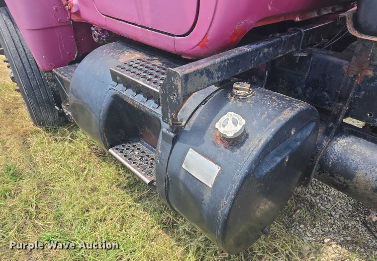 image for item DS3280 1978 Mack R686 semi truck