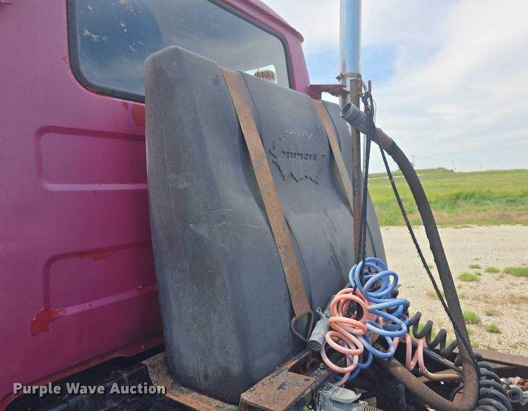 image for item DS3280 1978 Mack R686 semi truck