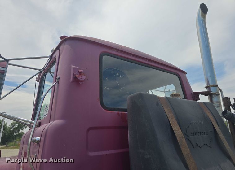 image for item DS3280 1978 Mack R686 semi truck