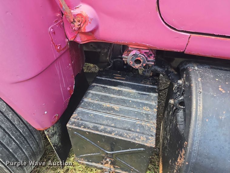 image for item DS3280 1978 Mack R686 semi truck