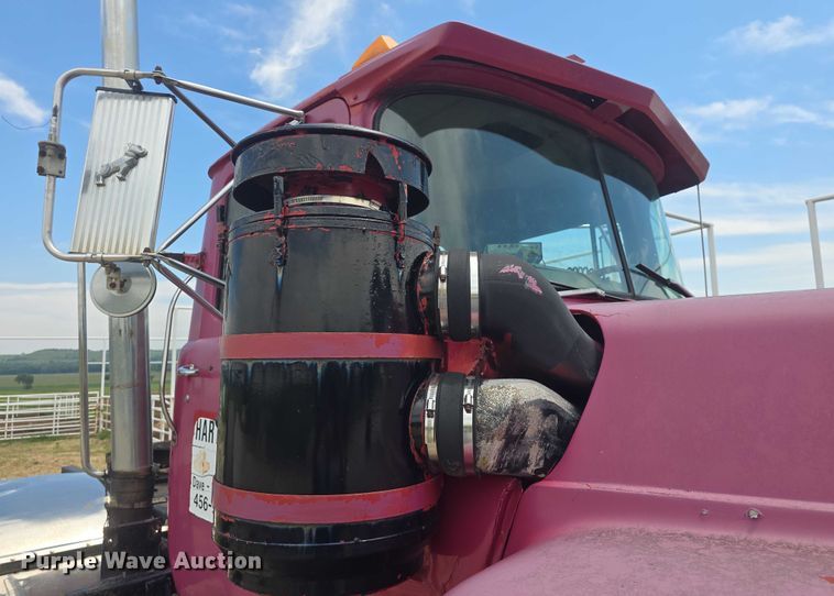 image for item DS3280 1978 Mack R686 semi truck