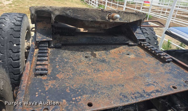 image for item DS3280 1978 Mack R686 semi truck