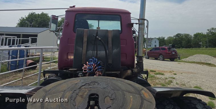 image for item DS3280 1978 Mack R686 semi truck