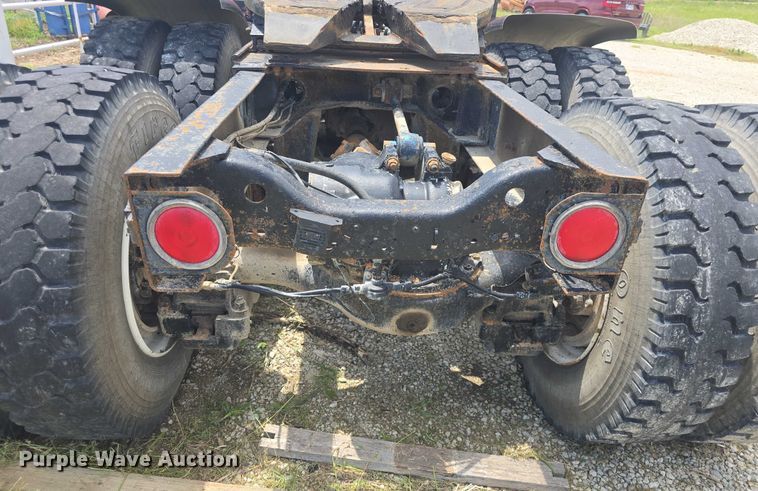 image for item DS3280 1978 Mack R686 semi truck