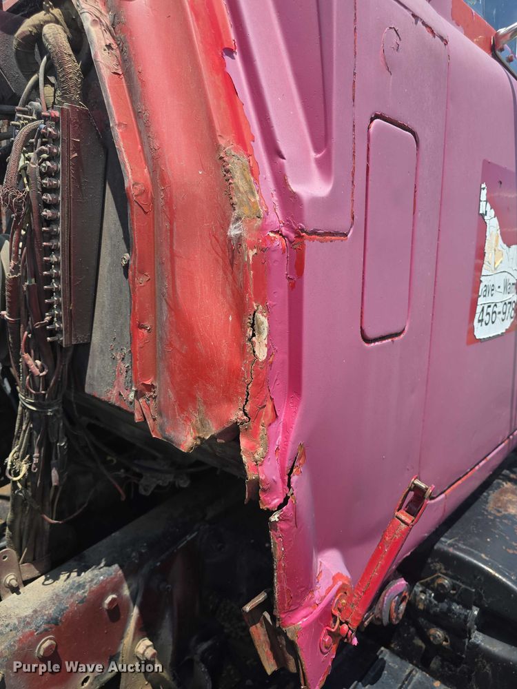 image for item DS3280 1978 Mack R686 semi truck