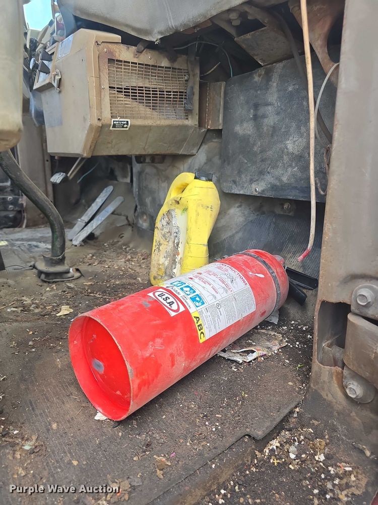 image for item DS3280 1978 Mack R686 semi truck