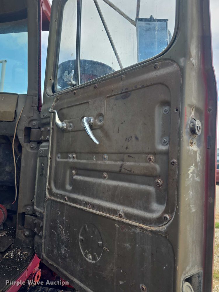 image for item DS3280 1978 Mack R686 semi truck