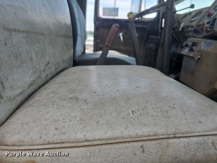 image for item DS3280 1978 Mack R686 semi truck