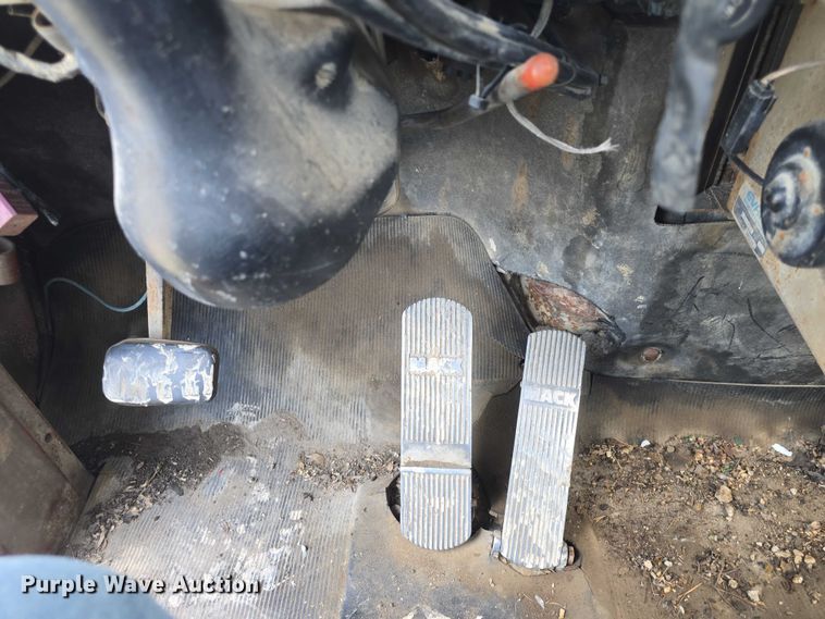 image for item DS3280 1978 Mack R686 semi truck