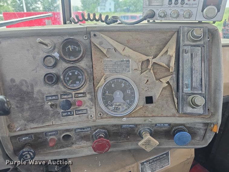 image for item DS3280 1978 Mack R686 semi truck