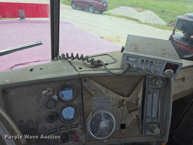 image for item DS3280 1978 Mack R686 semi truck