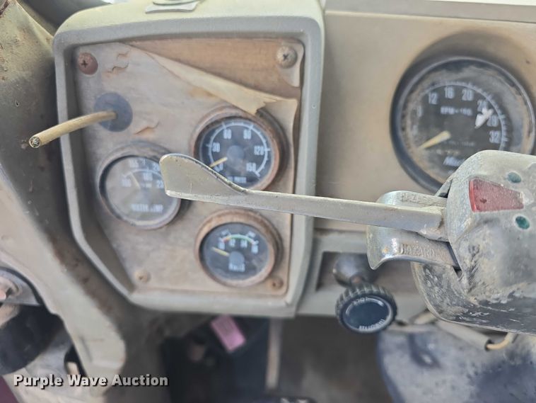 image for item DS3280 1978 Mack R686 semi truck