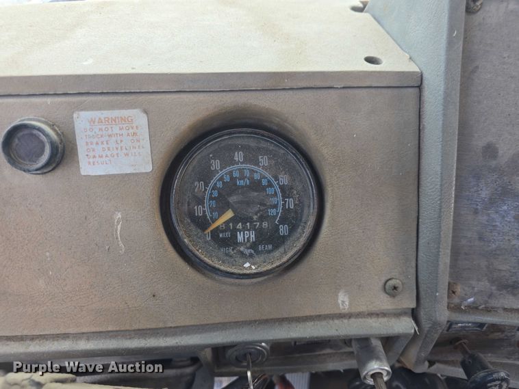 image for item DS3280 1978 Mack R686 semi truck