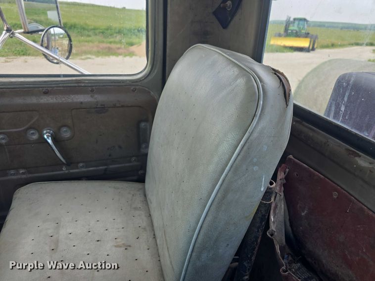 image for item DS3280 1978 Mack R686 semi truck