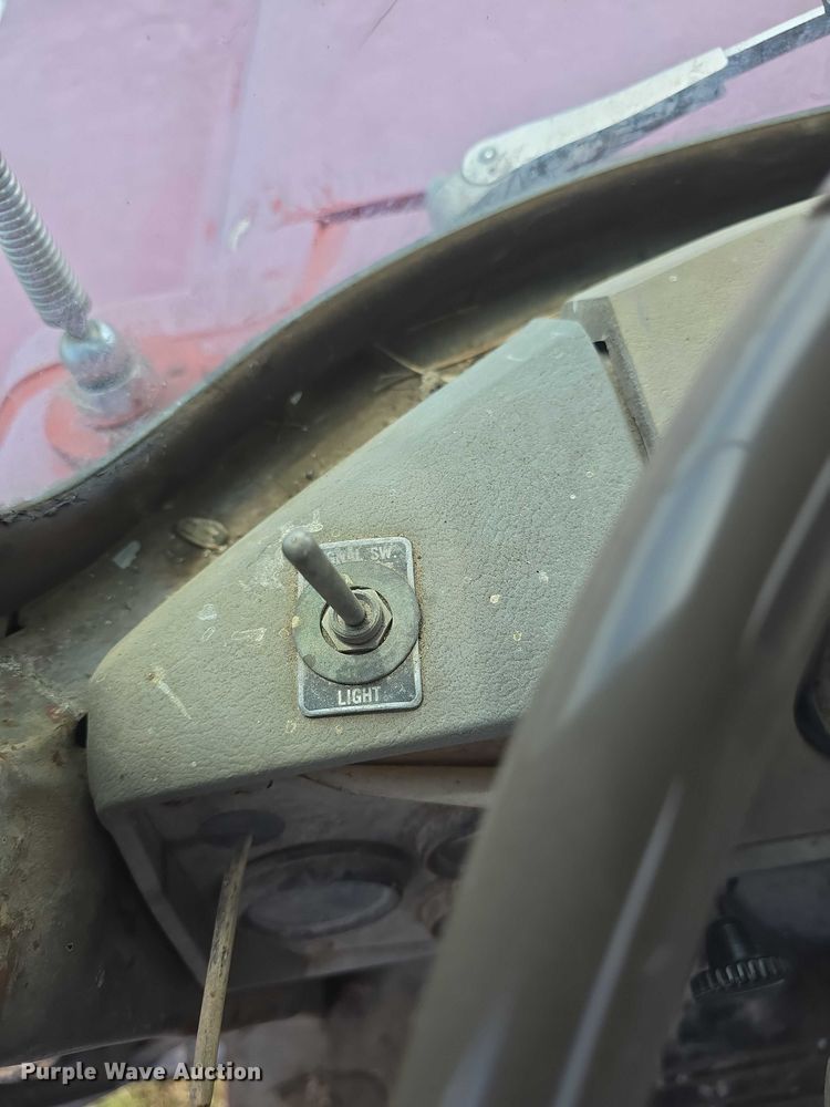 image for item DS3280 1978 Mack R686 semi truck