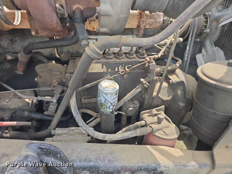 image for item DS3280 1978 Mack R686 semi truck