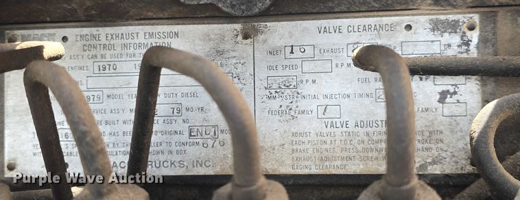 image for item DS3280 1978 Mack R686 semi truck