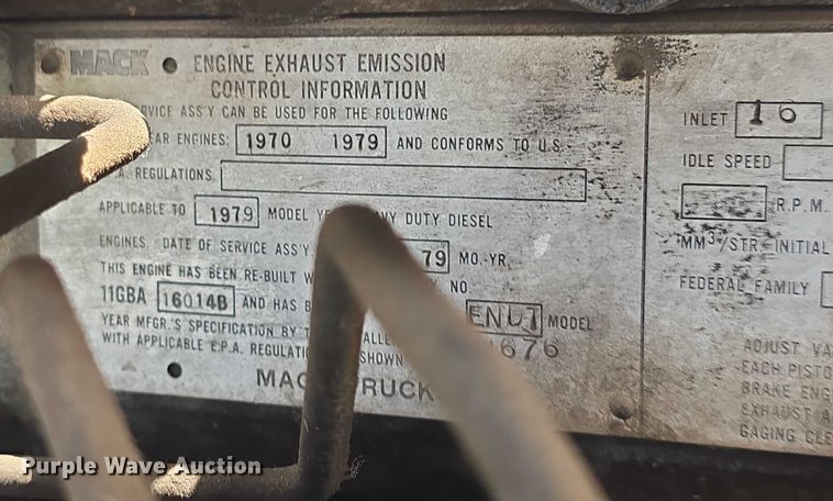 image for item DS3280 1978 Mack R686 semi truck