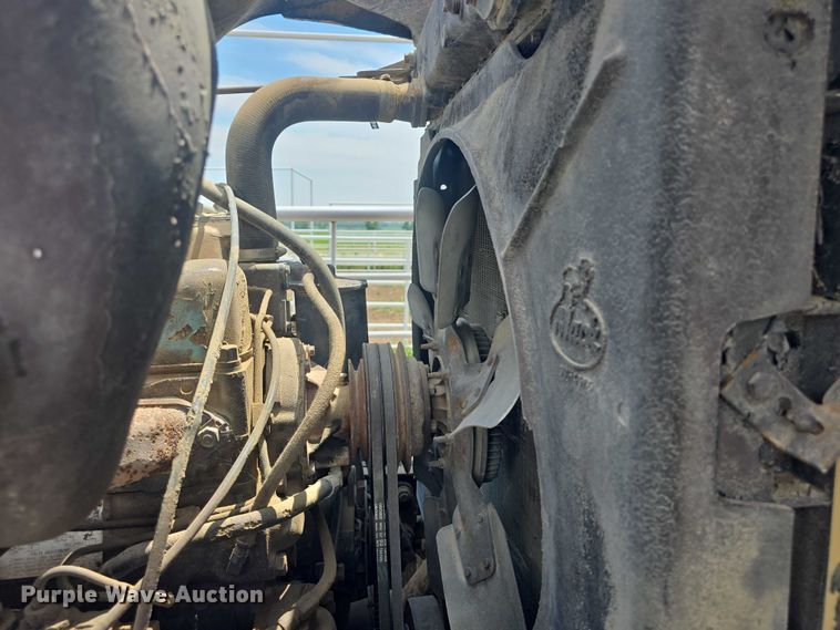 image for item DS3280 1978 Mack R686 semi truck