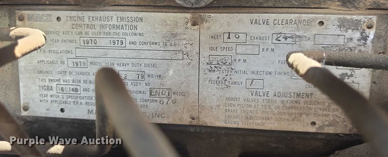 image for item DS3280 1978 Mack R686 semi truck