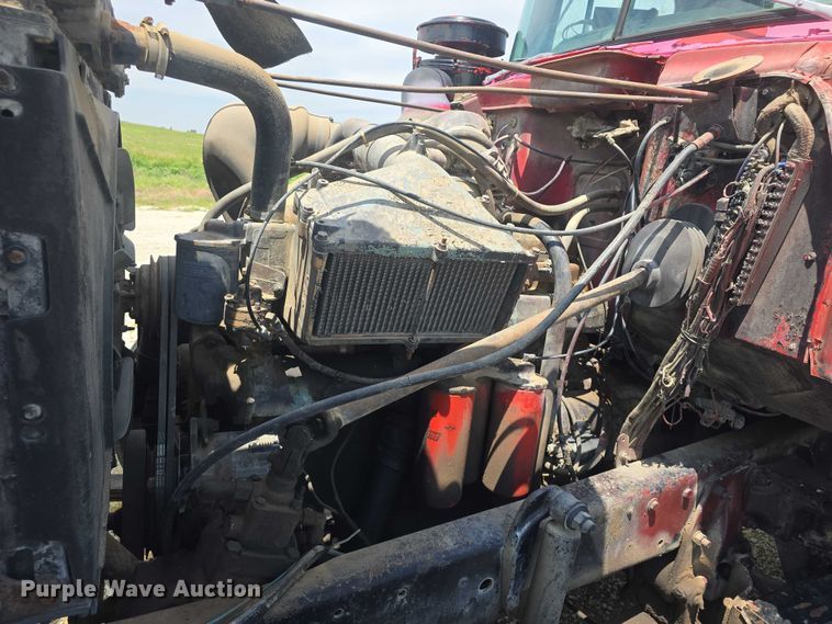 image for item DS3280 1978 Mack R686 semi truck