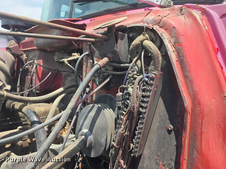 image for item DS3280 1978 Mack R686 semi truck